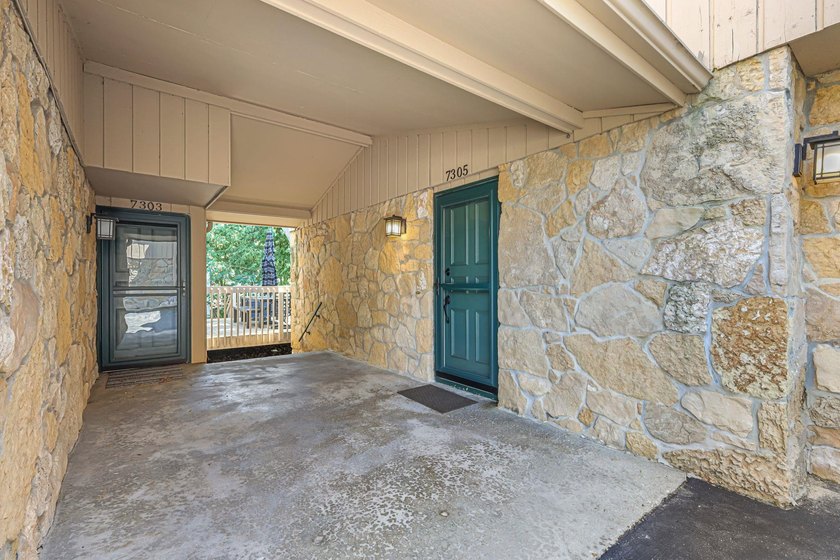 Light, bright &amp; spacious 2BR/1.5BA condo in desirable Woodridge - photo 32