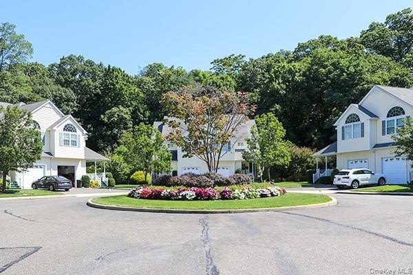 Nestled in a serene Huntington cul-de-sac, this stunning Spring - photo 33