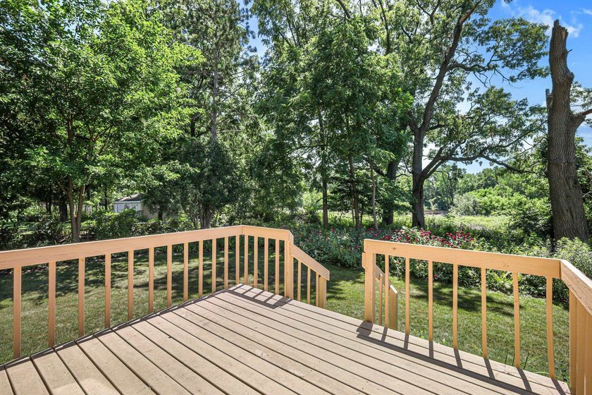 Light, bright &amp; spacious 2BR/1.5BA condo in desirable Woodridge - photo 36