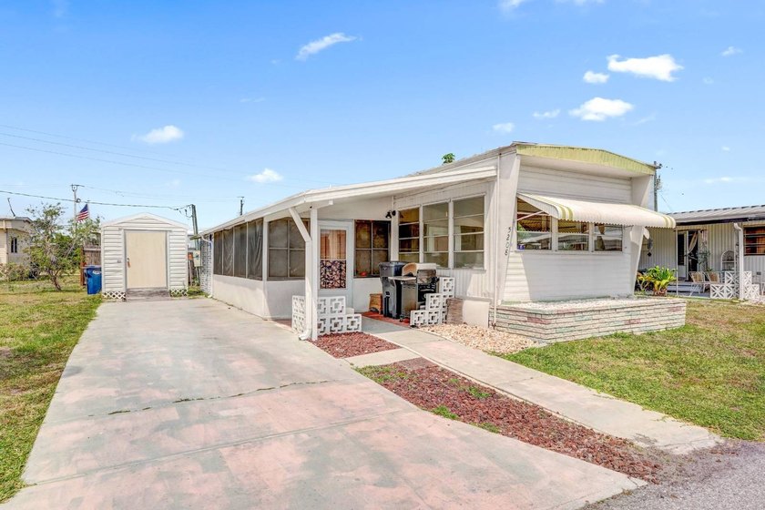 Welcome to this charming and affordable 1-bedroom, 1-bathroom - photo 2