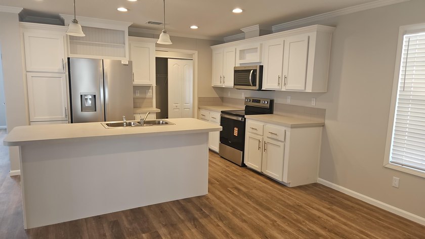 ** CONSTRUCTION ALMOSET FINISHED** SEE WHAT INCENTIVES APRIL - photo 2