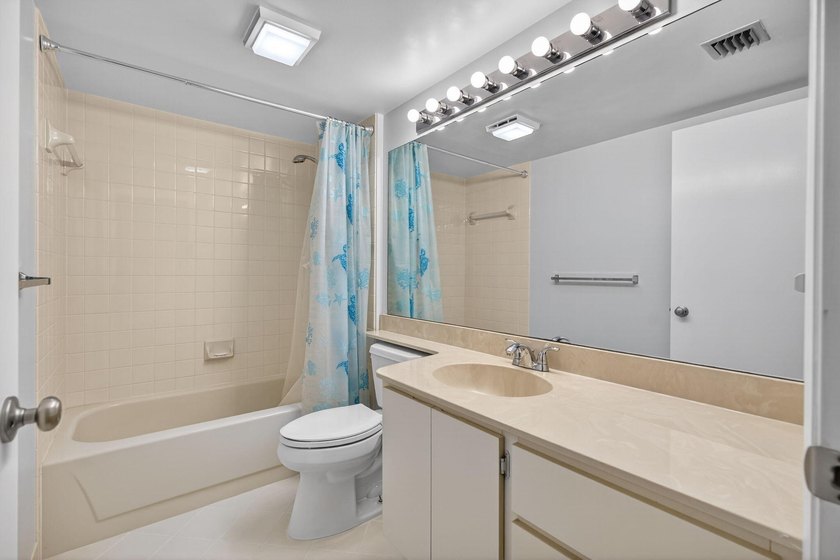 CHARMING AND SPACIOUS 2/2 PENTHOUSE UNIT WITH 2 OPEN BALCONIES - photo 17