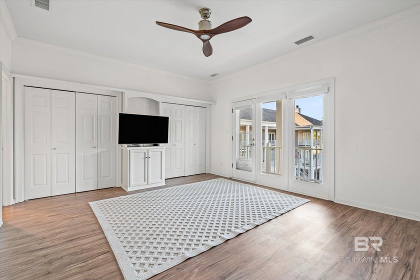 Experience the ultimate bayfront lifestyle with private - photo 11