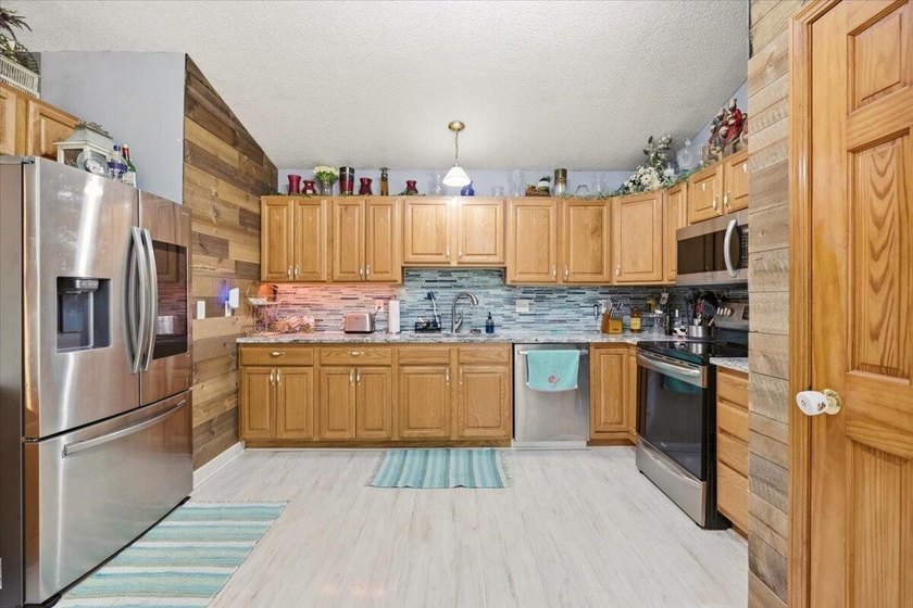 Last month's electric bill at this home? -$6. The utility - photo 13