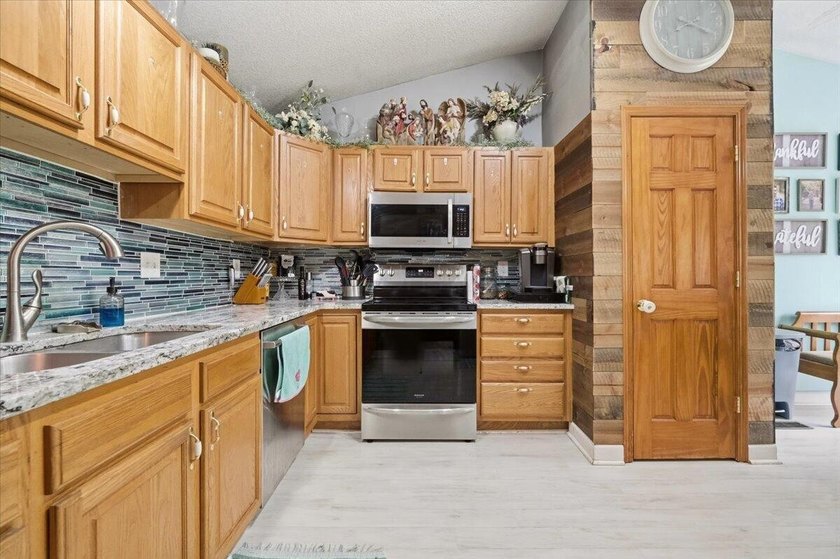 Last month's electric bill at this home? -$6. The utility - photo 15