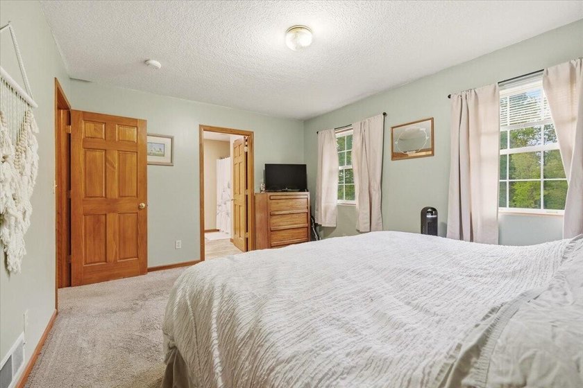 Last month's electric bill at this home? -$6. The utility - photo 18