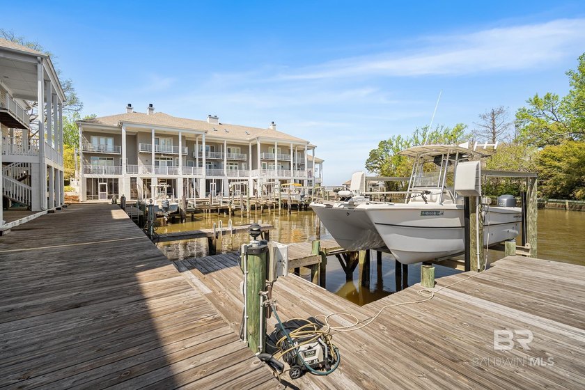 Experience the ultimate bayfront lifestyle with private - photo 20