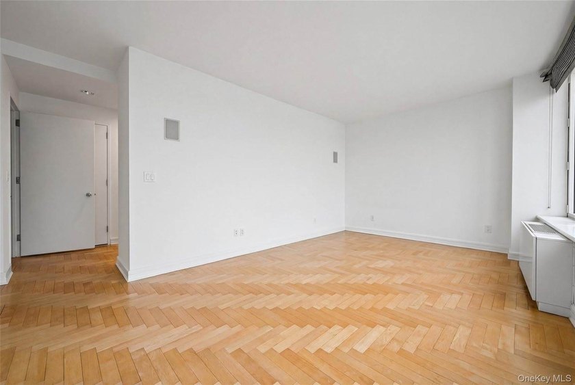 Welcome to Residence 19L at 220 Riverside Boulevard, a spacious - photo 20