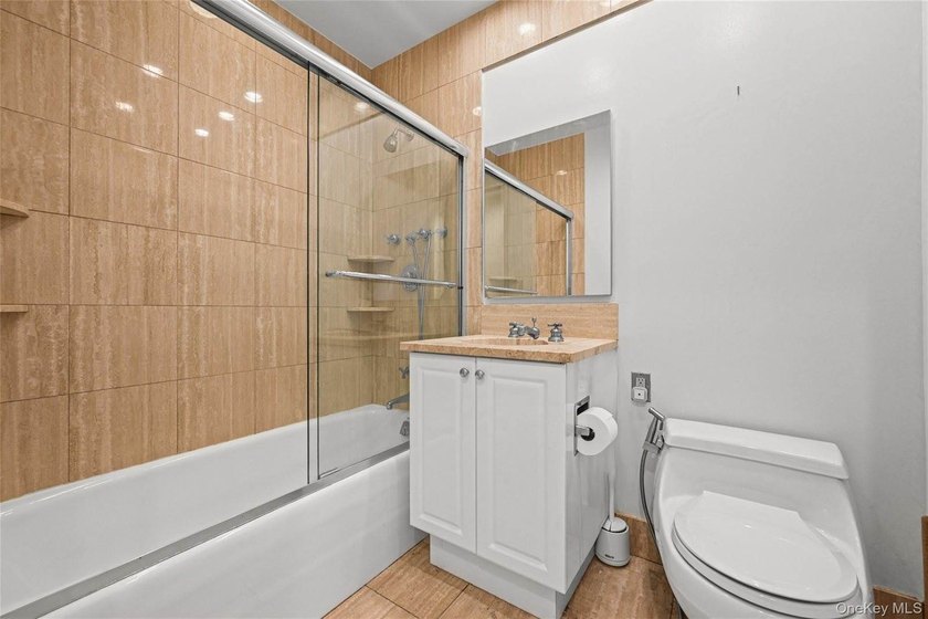 Welcome to Residence 19L at 220 Riverside Boulevard, a spacious - photo 25
