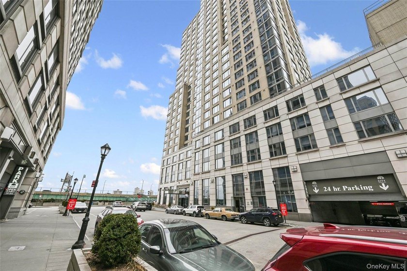 Welcome to Residence 19L at 220 Riverside Boulevard, a spacious - photo 29
