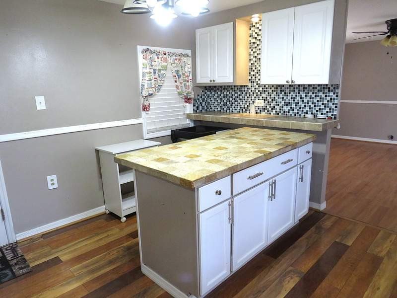 This charming 840 square feet manufactured home built in 1978 by - photo 7