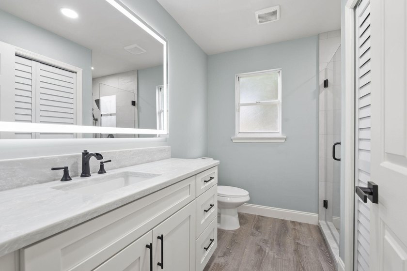 Welcome to this stunning, fully renovated 4-bedroom, 2-bath - photo 28