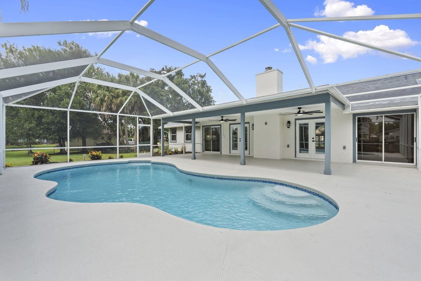 Welcome to this stunning, fully renovated 4-bedroom, 2-bath - photo 38