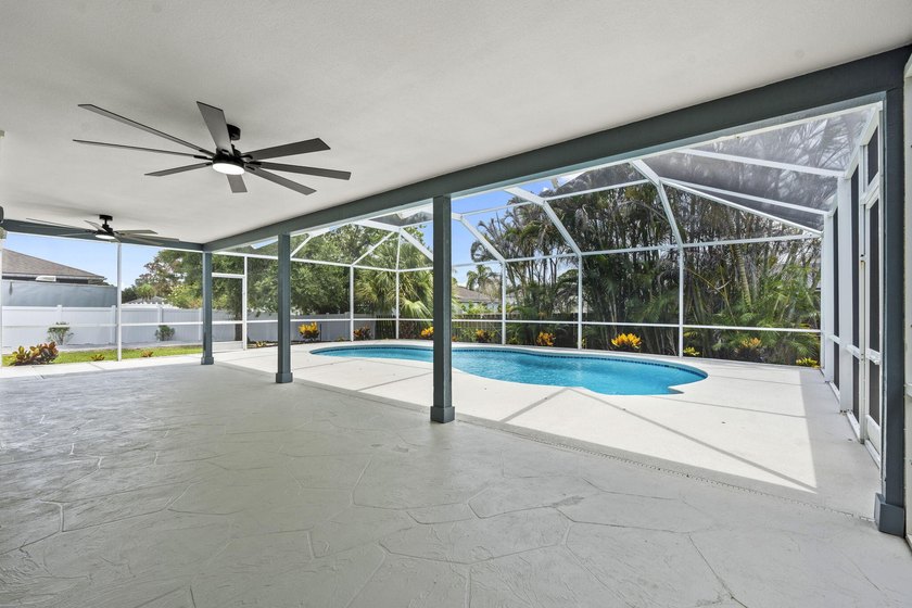 Welcome to this stunning, fully renovated 4-bedroom, 2-bath - photo 39