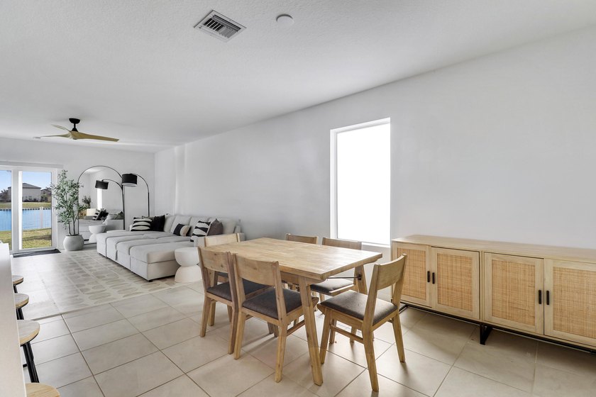 Welcome to this beautifully spacious 5 bedroom, 3 bathroom - photo 8