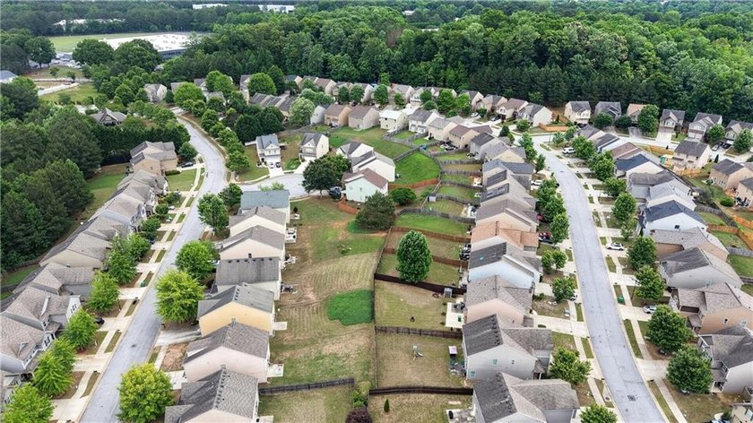 Nestled in a peaceful Decatur community, this beautifully - photo 27