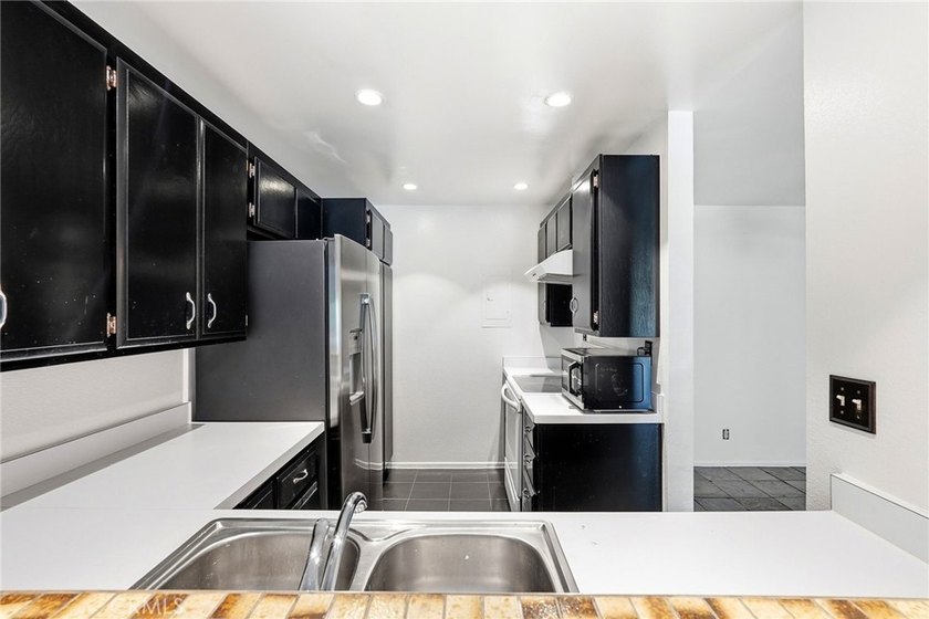Welcome to this upper-level 2-bedroom, 2-bath condo offering 1 - photo 20