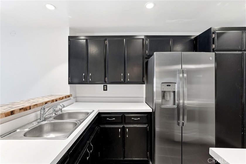 Welcome to this upper-level 2-bedroom, 2-bath condo offering 1 - photo 21
