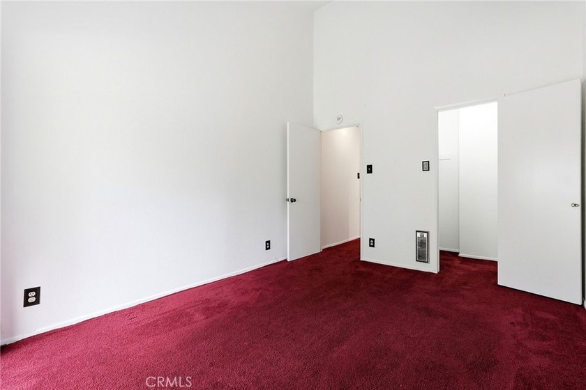 Welcome to this upper-level 2-bedroom, 2-bath condo offering 1 - photo 28