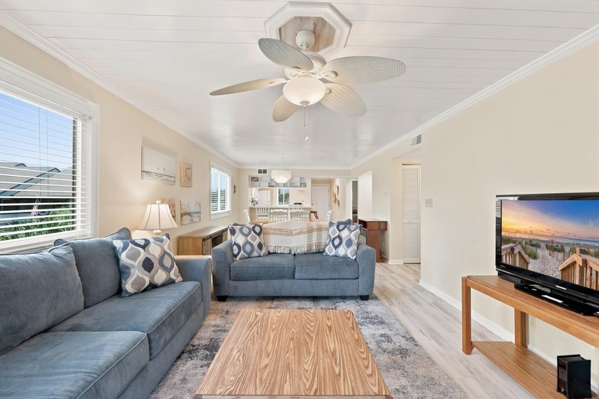 Welcome to Summertree Unit E12, a beautifully updated third - photo 29