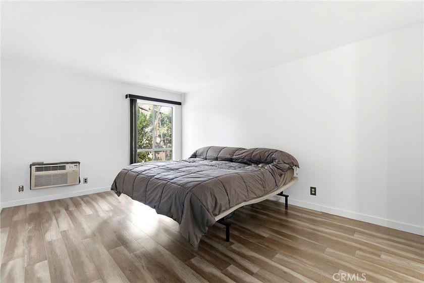 Welcome to this upper-level 2-bedroom, 2-bath condo offering 1 - photo 30
