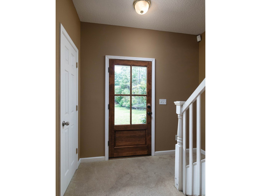 Great 2 level home on over 2 acres of land in the beautiful - photo 2