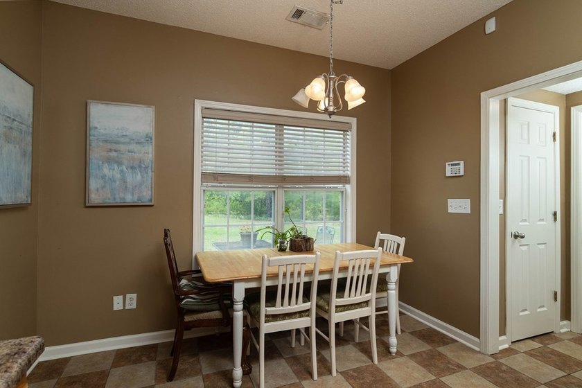 Great 2 level home on over 2 acres of land in the beautiful - photo 9