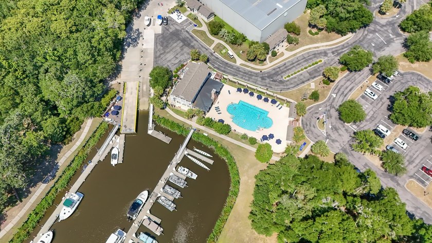 Welcome to an extraordinary waterfront residence in the Island - photo 14