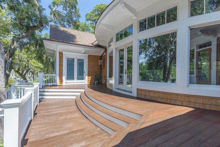 Welcome to an extraordinary waterfront residence in the Island - photo 21