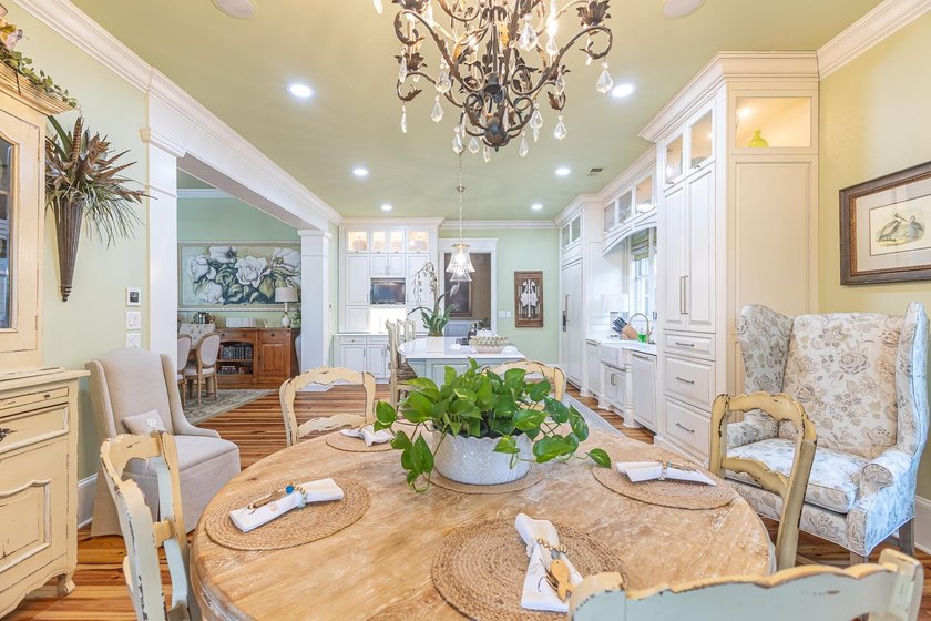 Welcome to an extraordinary waterfront residence in the Island - photo 22