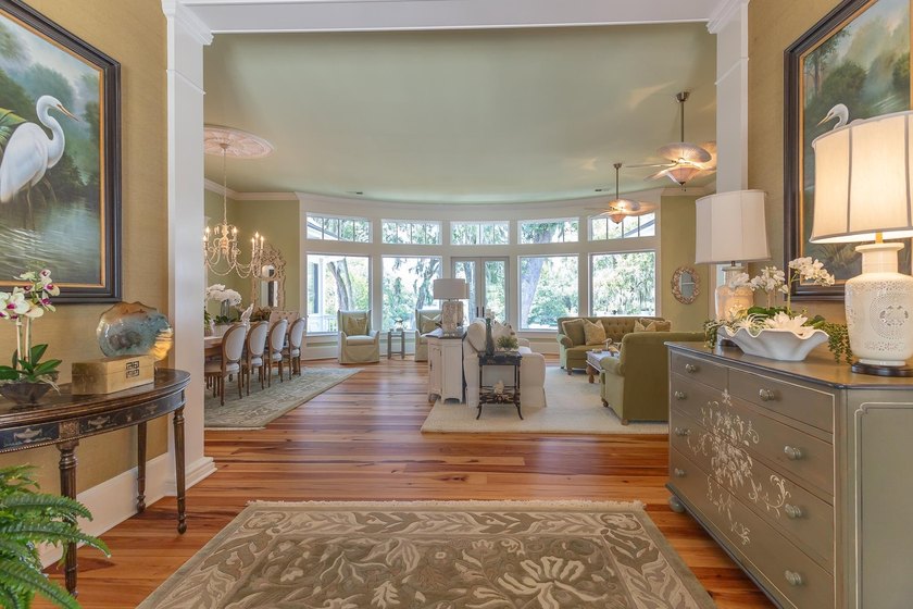 Welcome to an extraordinary waterfront residence in the Island - photo 25