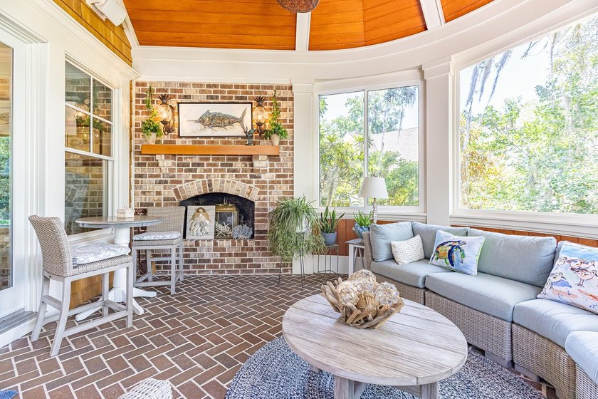 Welcome to an extraordinary waterfront residence in the Island - photo 37