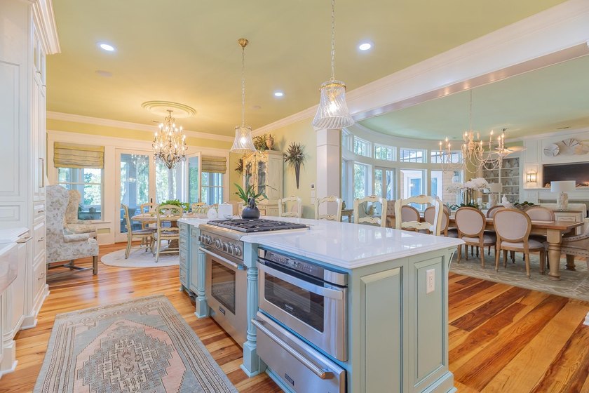Welcome to an extraordinary waterfront residence in the Island - photo 41