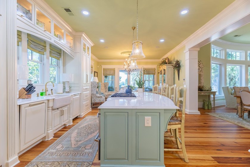 Welcome to an extraordinary waterfront residence in the Island - photo 42
