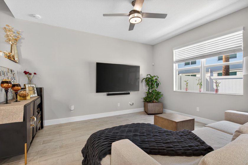 Beautifully upgraded 4BR / 2.5BA corner unit featuring an - photo 11