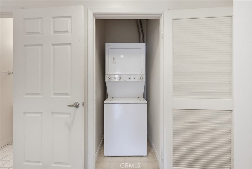 Welcome to this spacious 3-bedroom, 2.5-bath corner-unit - photo 13