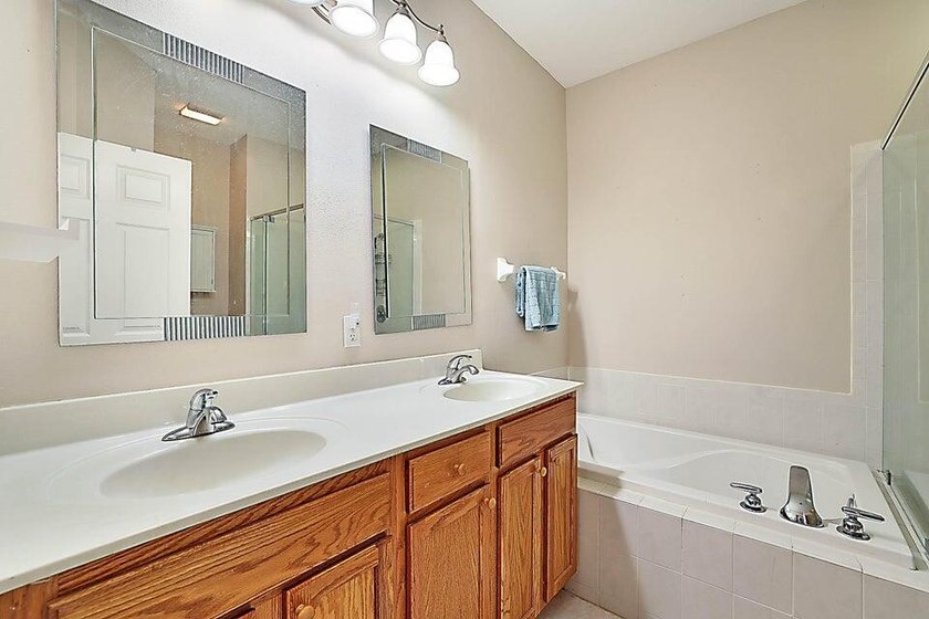 *NEW ROOF IN 2025* Welcome to this beautifully maintained 3-bed - photo 14