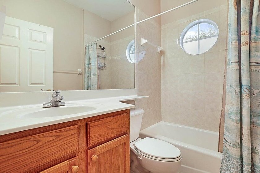 *NEW ROOF IN 2025* Welcome to this beautifully maintained 3-bed - photo 16