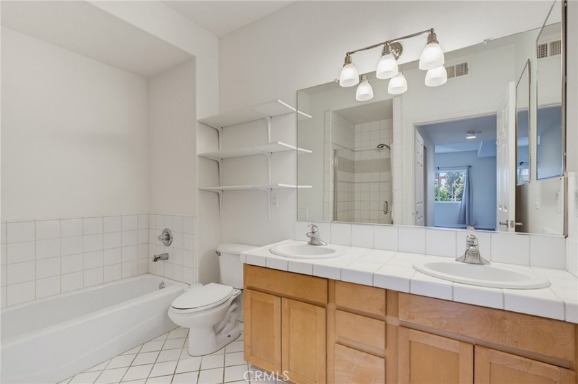 Welcome to this spacious 3-bedroom, 2.5-bath corner-unit - photo 18