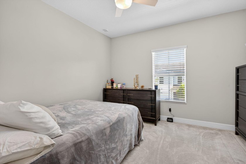 Beautifully upgraded 4BR / 2.5BA corner unit featuring an - photo 18