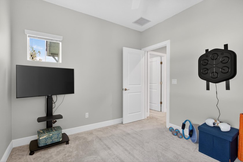 Beautifully upgraded 4BR / 2.5BA corner unit featuring an - photo 19