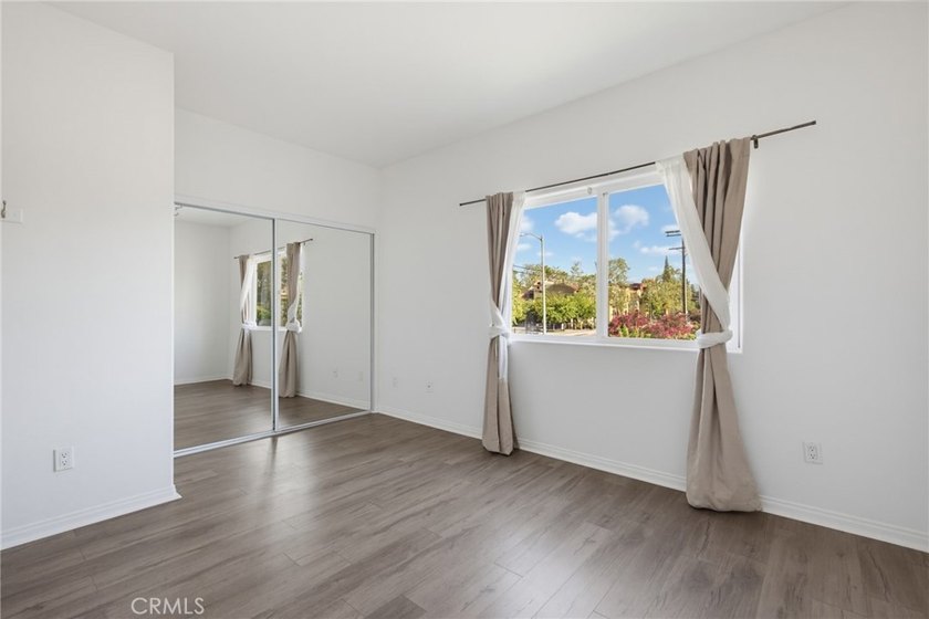 Welcome to this spacious 3-bedroom, 2.5-bath corner-unit - photo 24