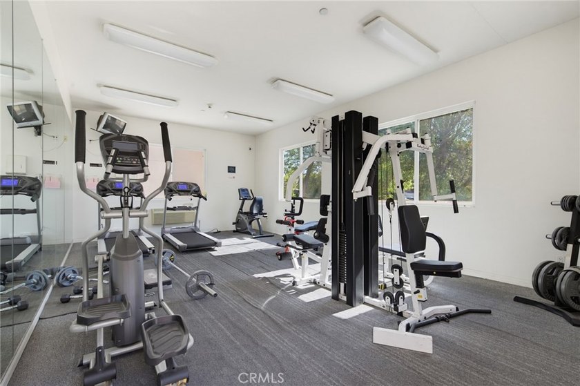 Welcome to this spacious 3-bedroom, 2.5-bath corner-unit - photo 29