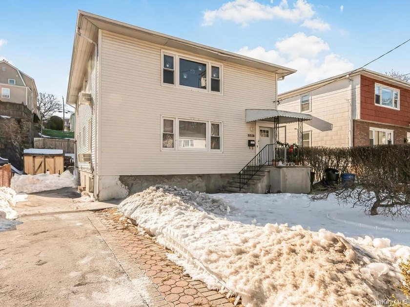 Beautiful fully detached legal 2-family home located in the - photo 2