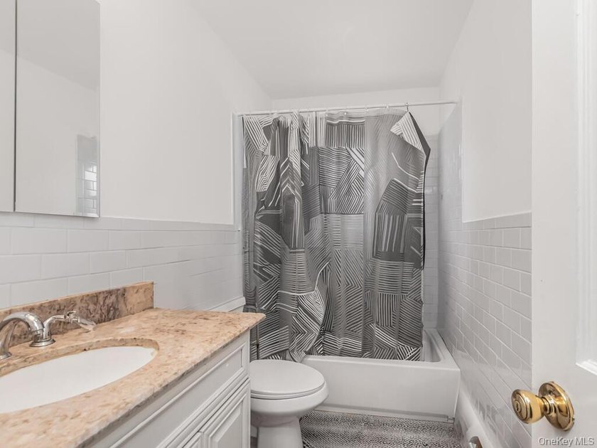 Beautiful fully detached legal 2-family home located in the - photo 9