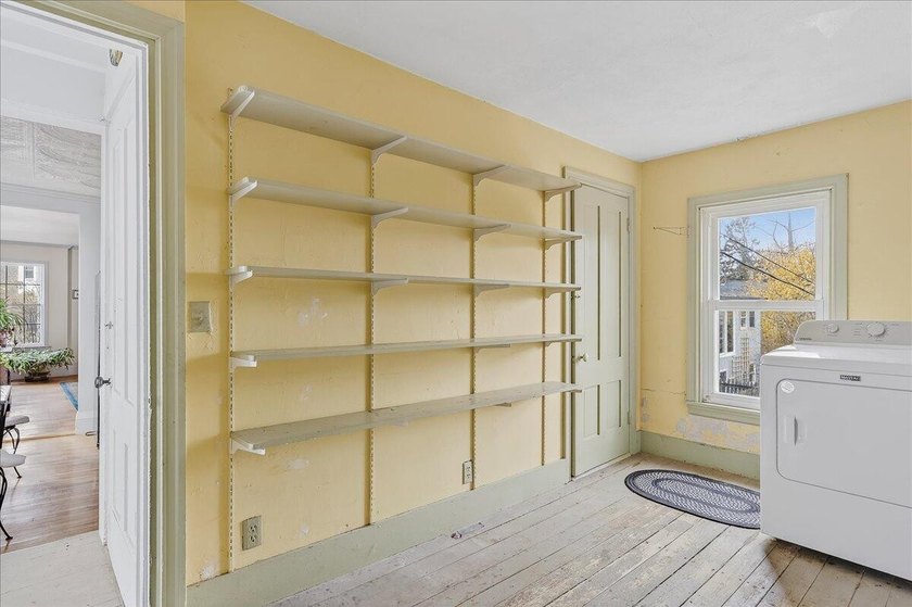 Vintage charm meets an ideal location at 227 High Street in - photo 22