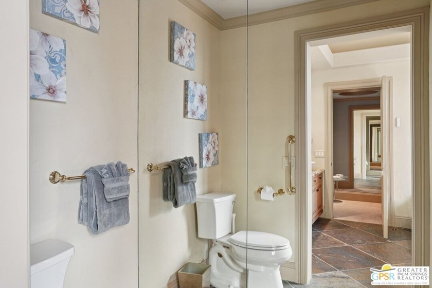 Sophisticated luxury meets timeless elegance in this exceptional - photo 31