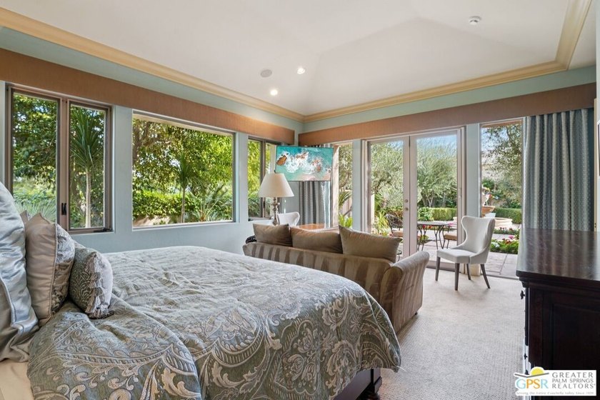 Sophisticated luxury meets timeless elegance in this exceptional - photo 40