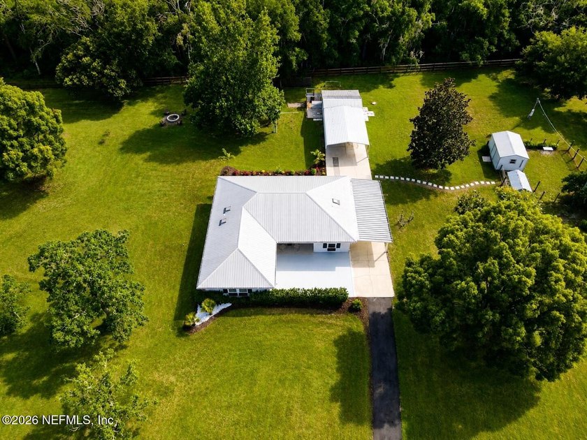 Welcome to a truly exceptional country estate where modern - photo 45
