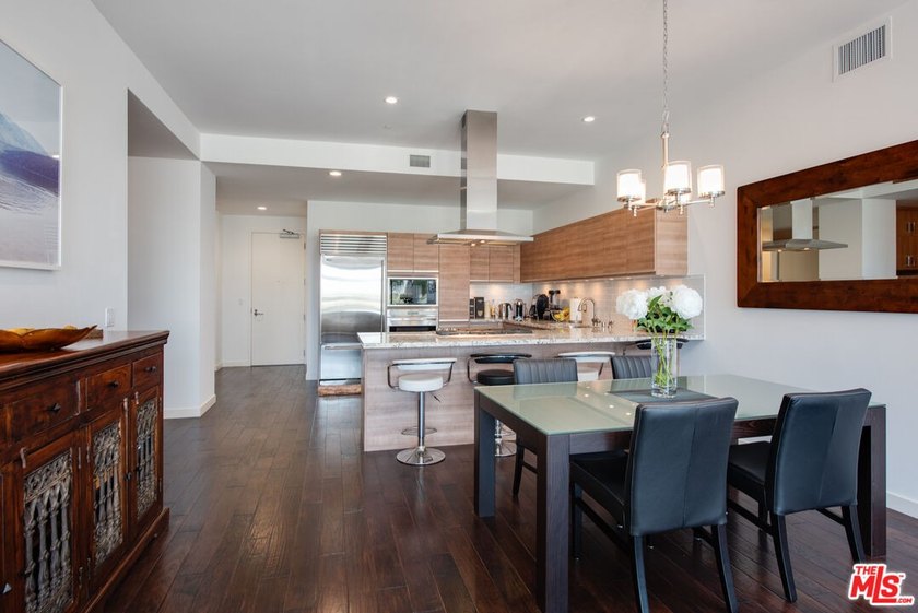 3 Blocks from the beach in the Luxury Latitude 33 Sky Building - photo 7